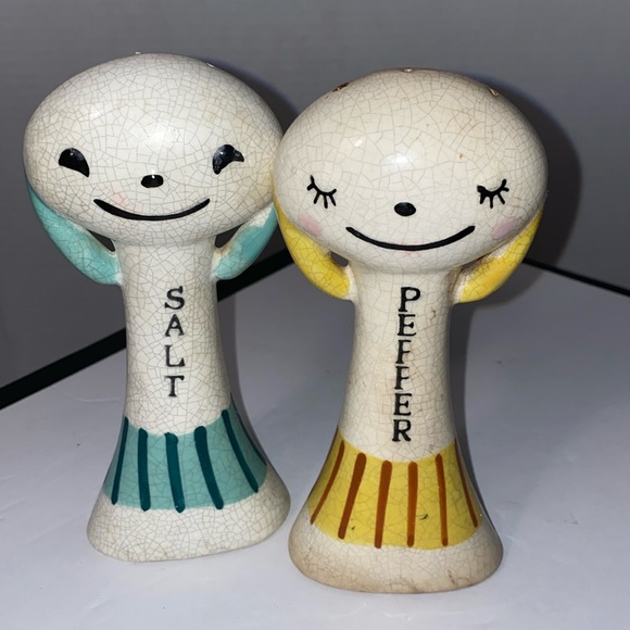 Vtg 6" Grinning Man & Lady Anthropomorphic Porcelain Salt & Pepper Shakers Japan - Picture 1 of 8